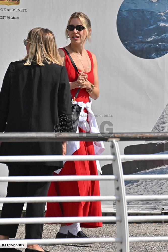 Lydia Kives At Venice Airport - Italy