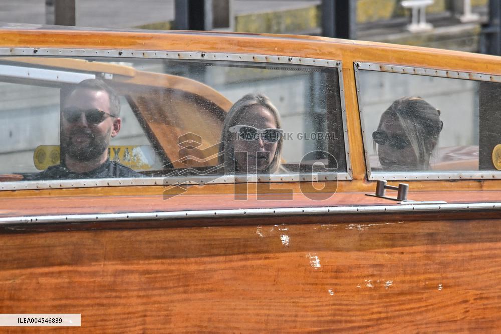 Lydia Kives At Venice Airport - Italy