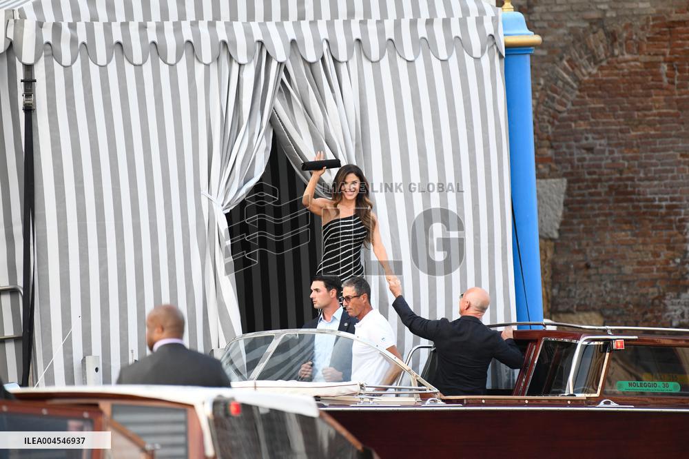 Jeff Bezos And Lauren Sanchez Leaving Hotel - Venice