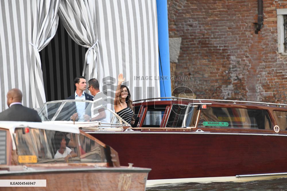 Jeff Bezos And Lauren Sanchez Leaving Hotel - Venice