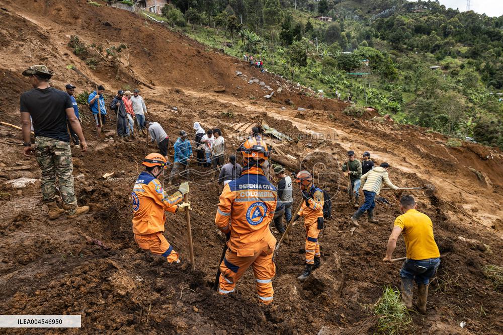 Landslide Kills at least 10 in Bello, Colombia