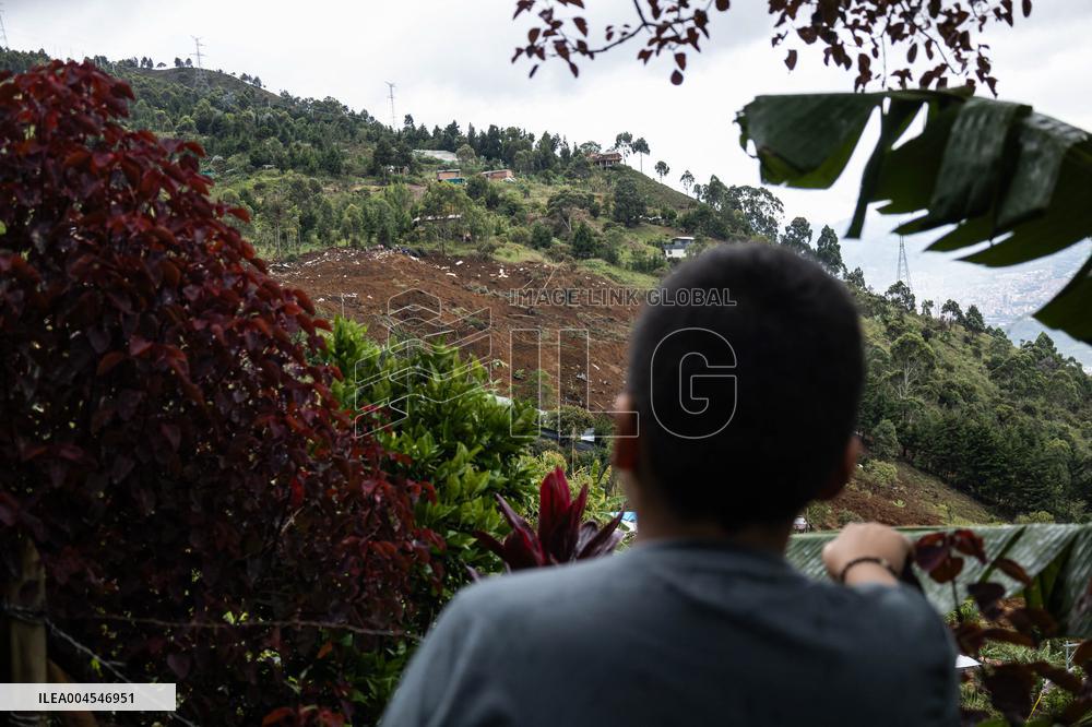 Landslide Kills at least 10 in Bello, Colombia