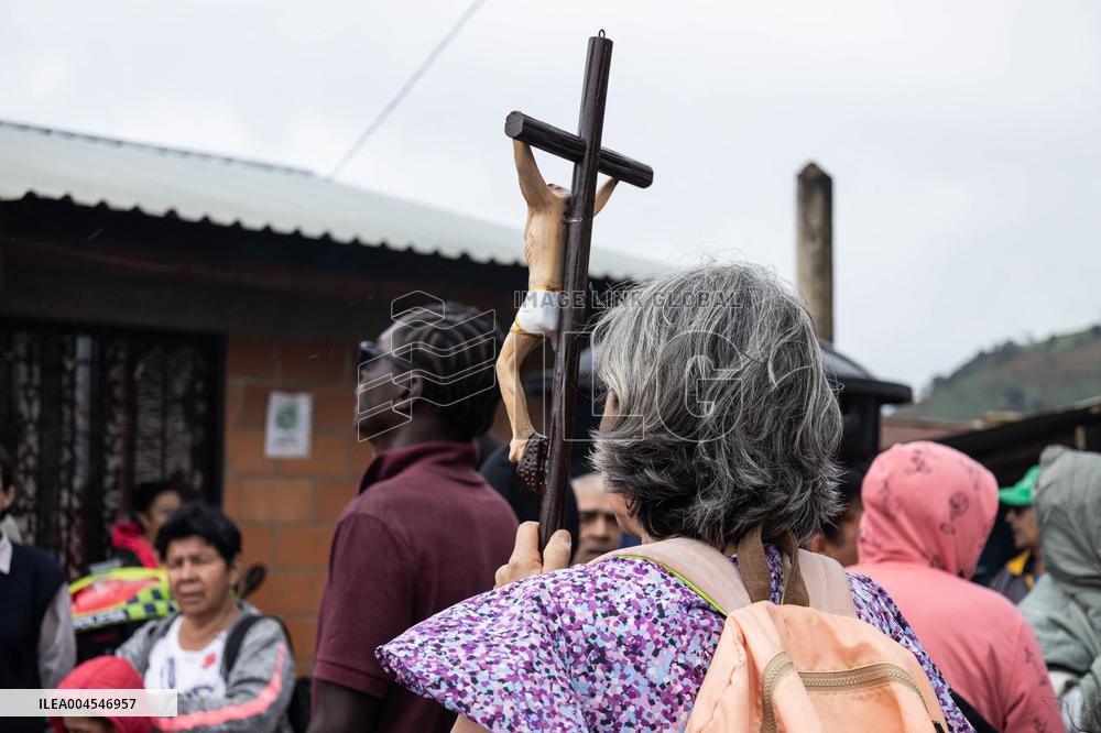 Landslide Kills at least 10 in Bello, Colombia