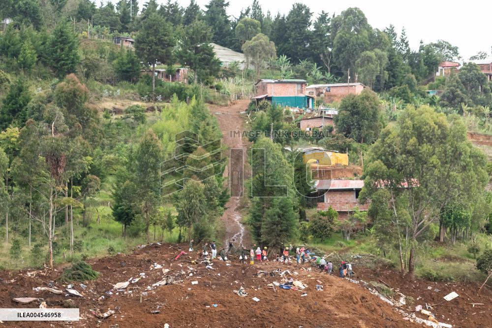 Landslide Kills at least 10 in Bello, Colombia