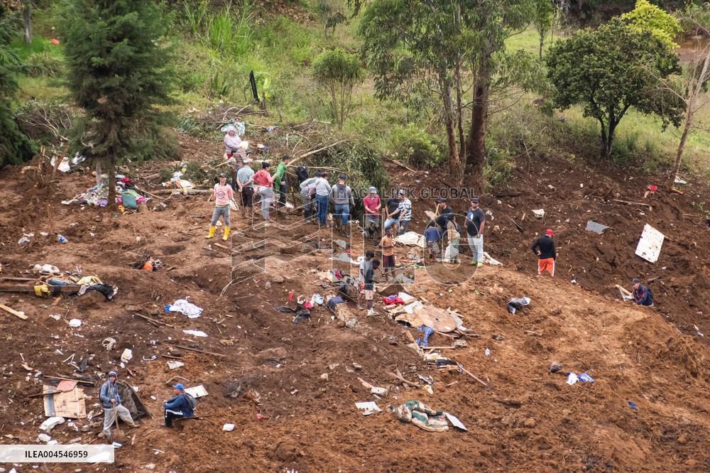 Landslide Kills at least 10 in Bello, Colombia