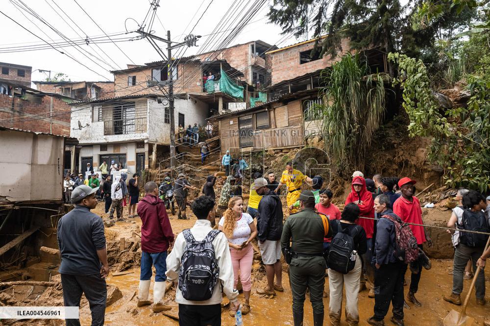 Landslide Kills at least 10 in Bello, Colombia