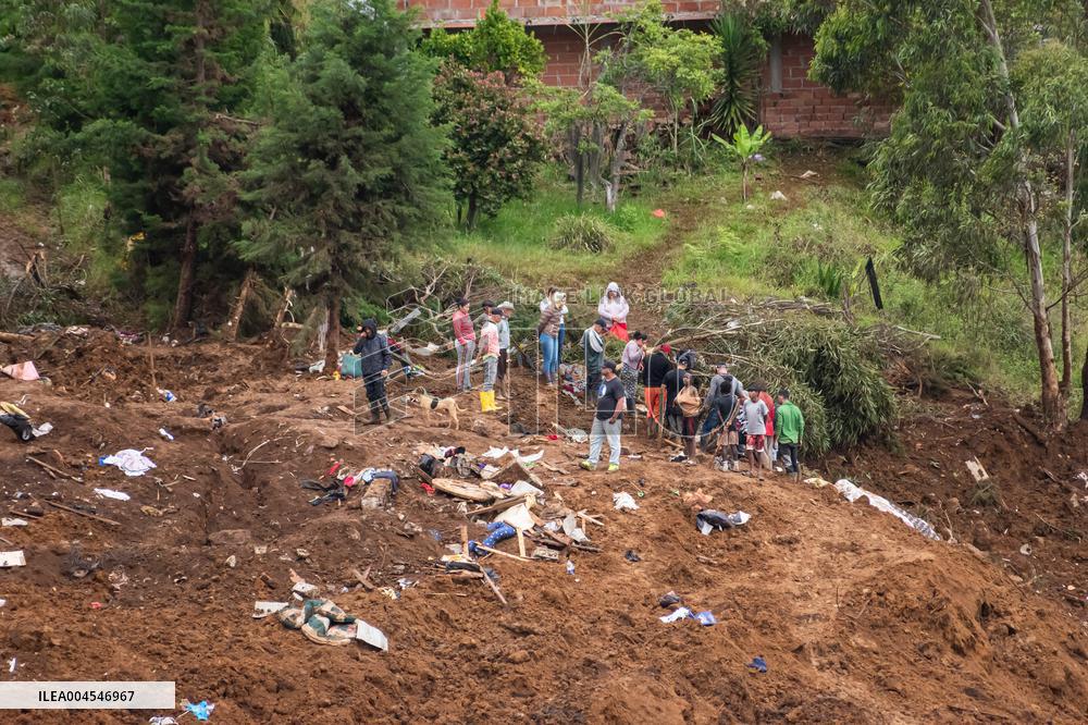Landslide Kills at least 10 in Bello, Colombia