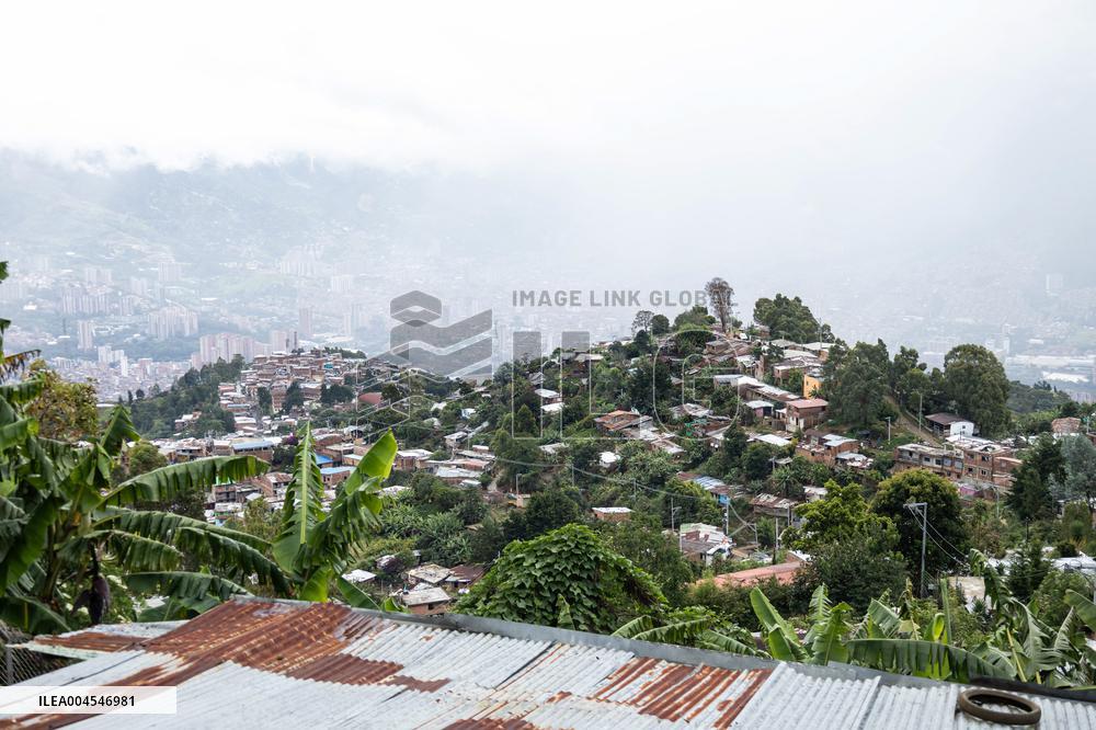 Landslide Kills at least 10 in Bello, Colombia