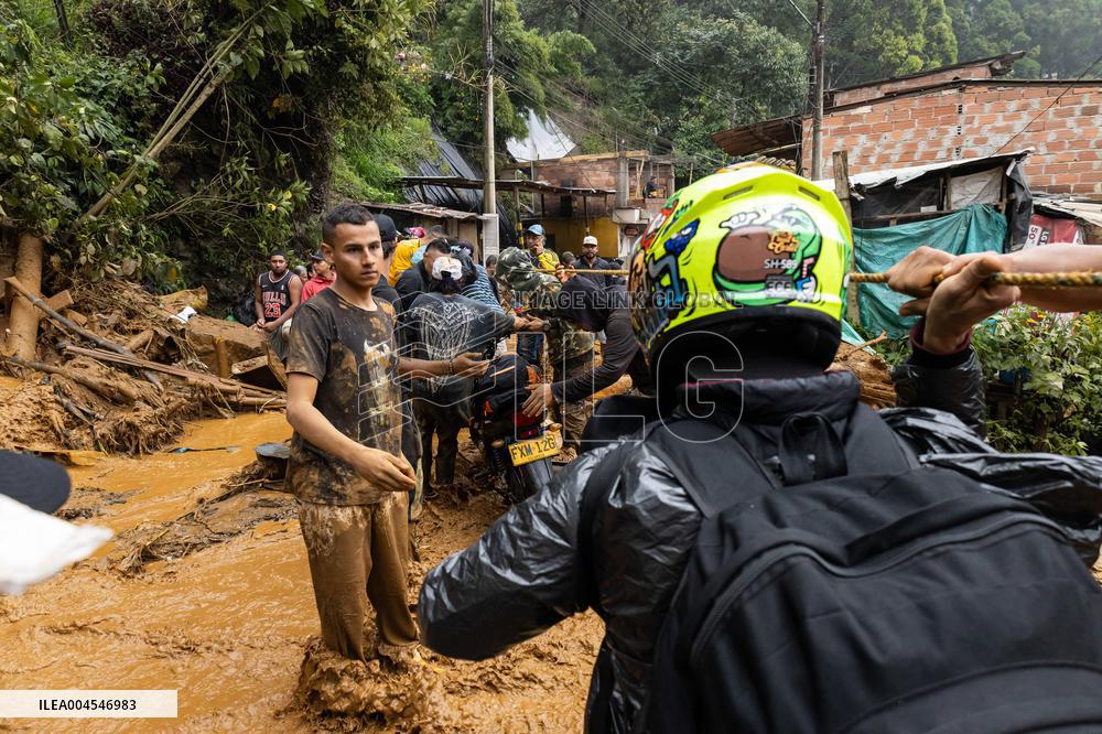 Landslide Kills at least 10 in Bello, Colombia
