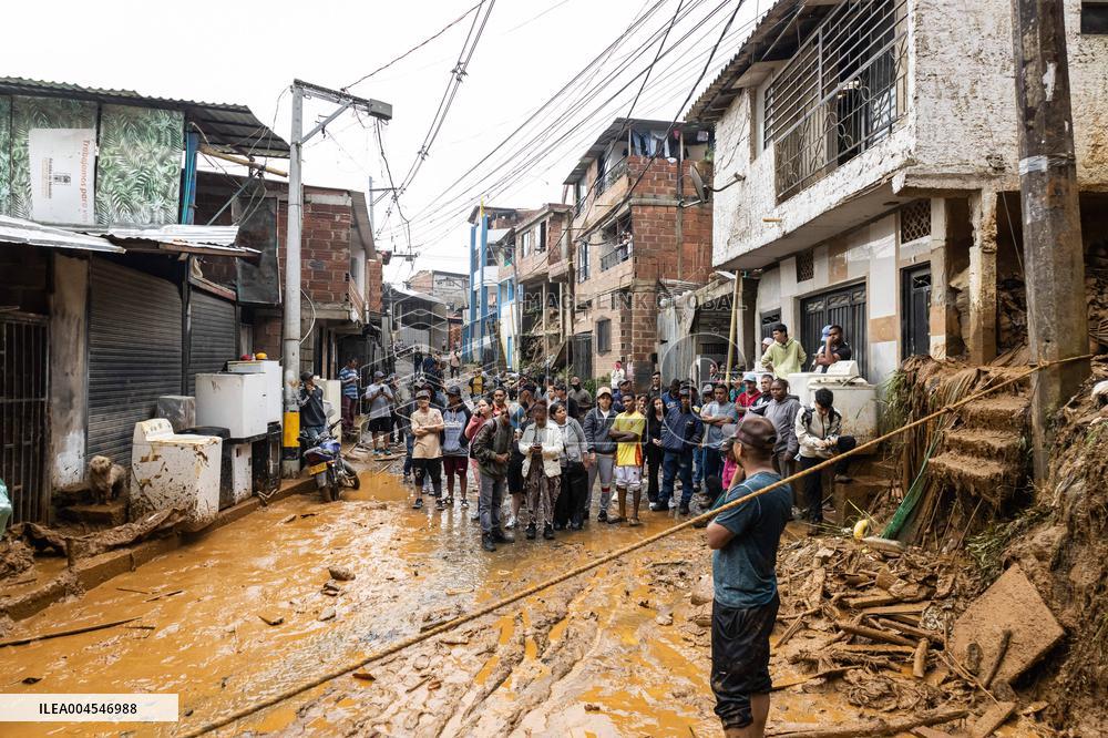 Landslide Kills at least 10 in Bello, Colombia