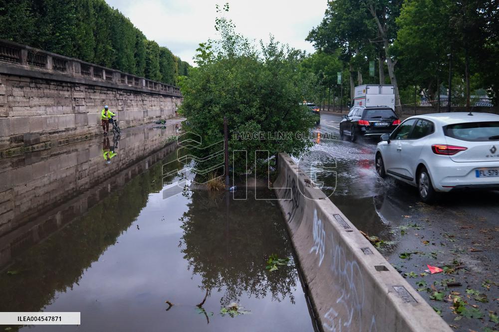 Recovery After Violent Storms in Paris - Paris