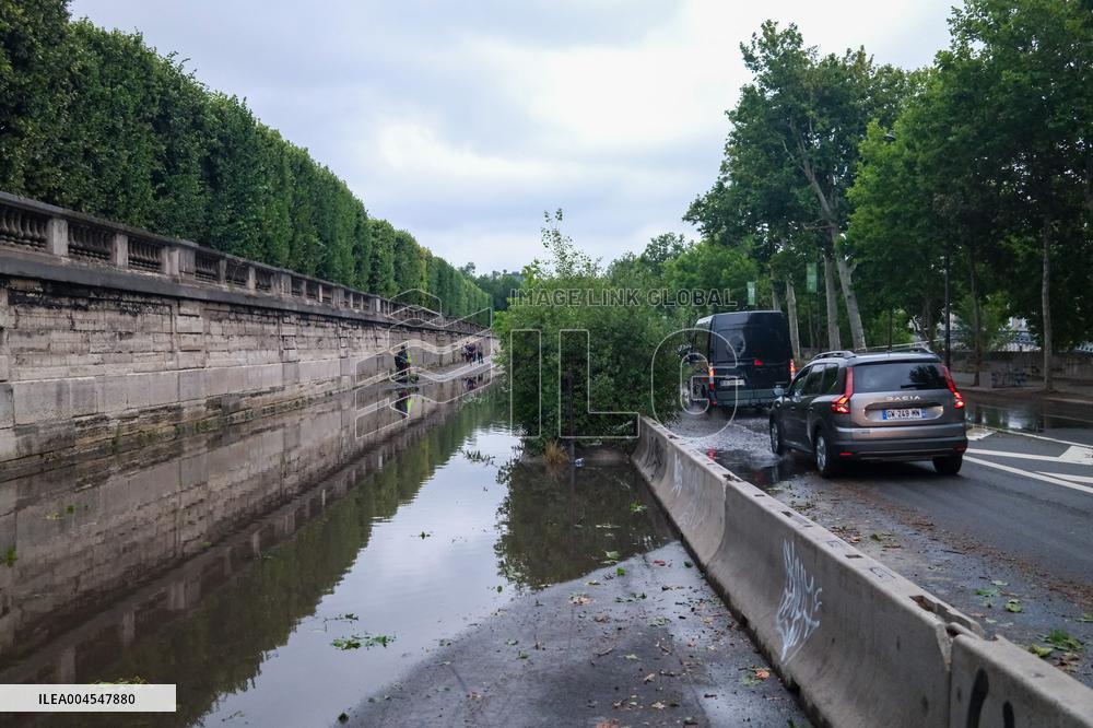Recovery After Violent Storms in Paris - Paris