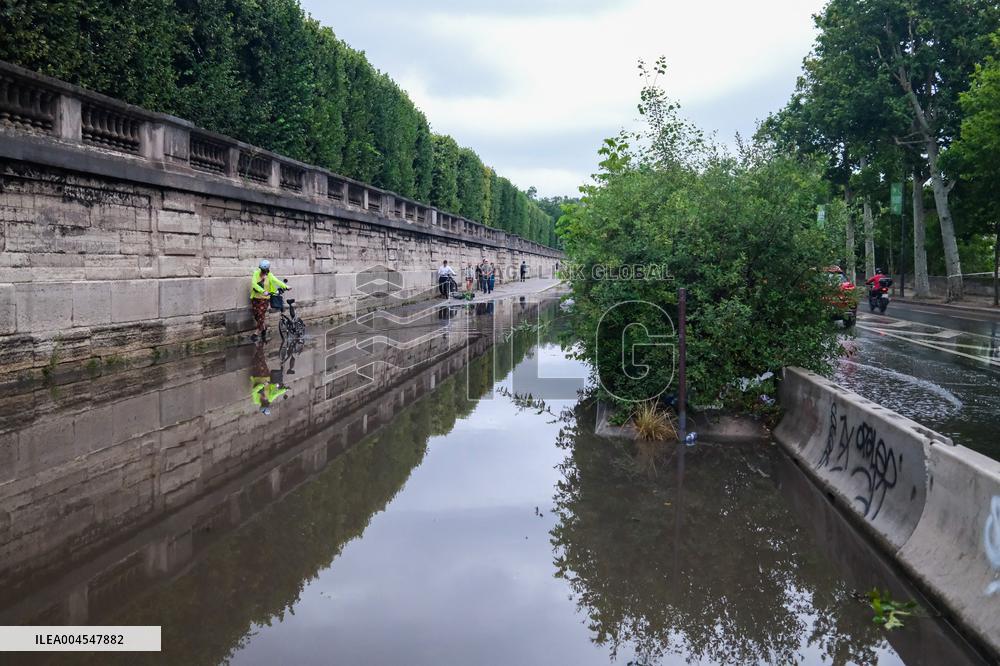 Recovery After Violent Storms in Paris - Paris