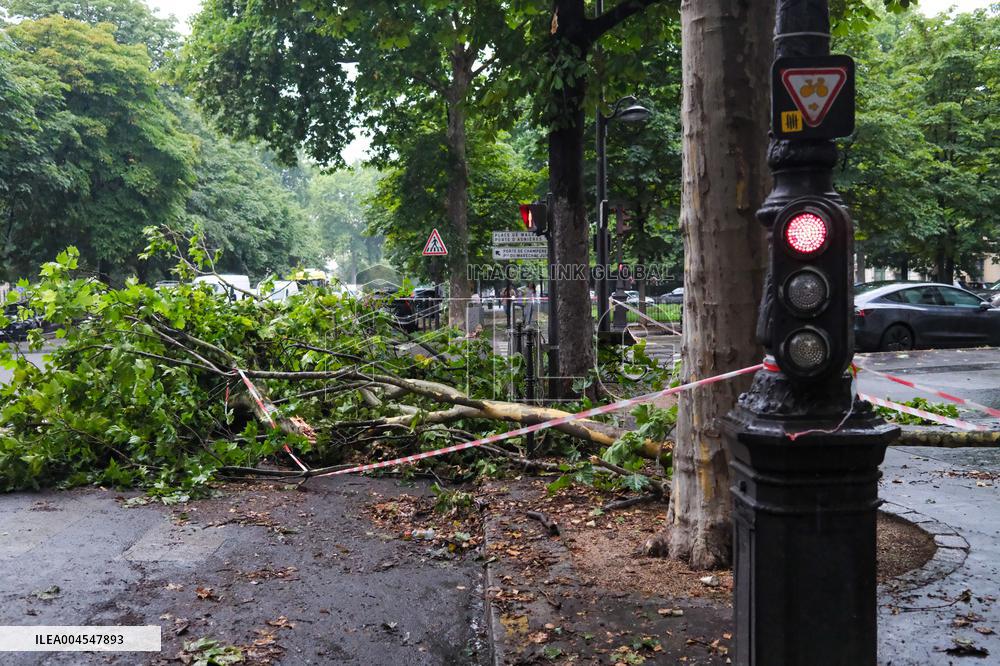 Recovery After Violent Storms in Paris - Paris