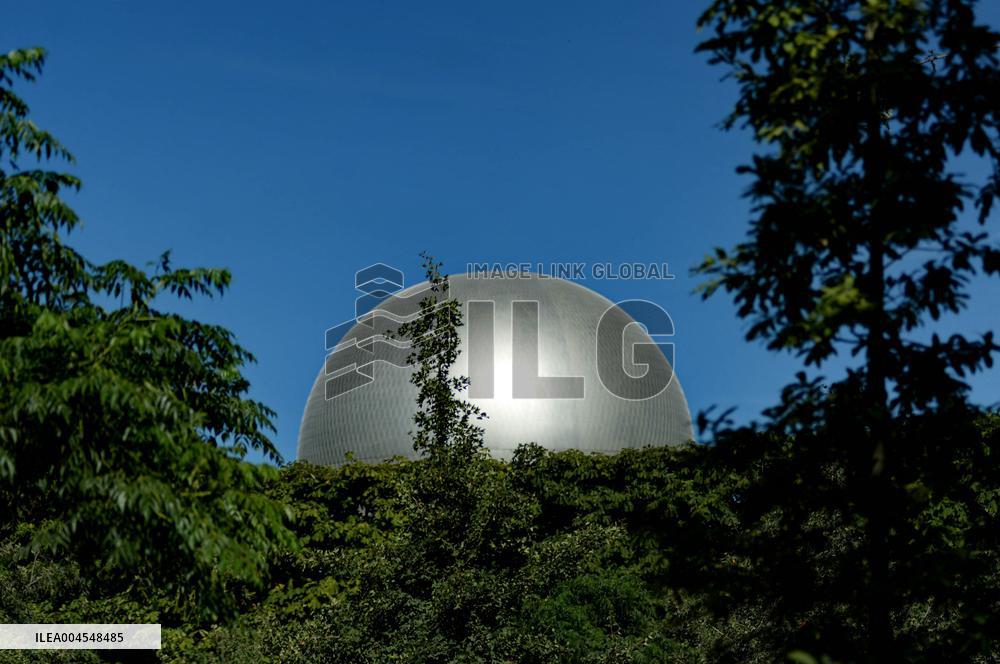 Olympic Cauldron In The Tuileries Gardens - Paris