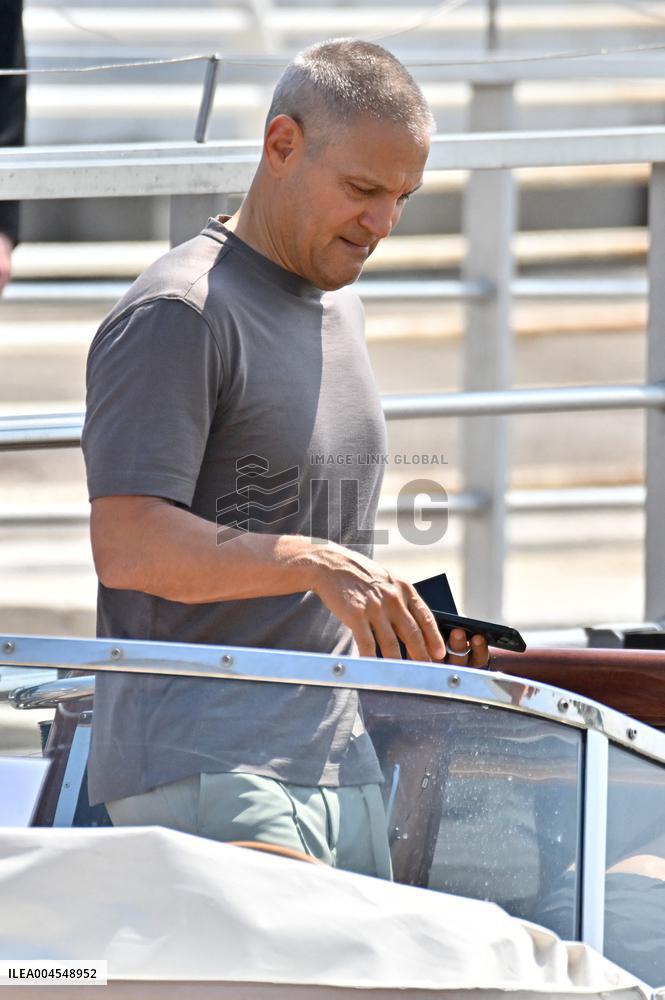 Sarah Staudinger and Ari Emanuel At Venice Airport