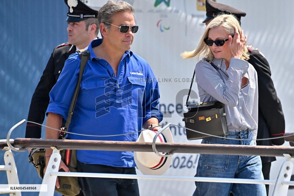 Lachlan Murdoch and Sarah Murdoch At Venice Airport