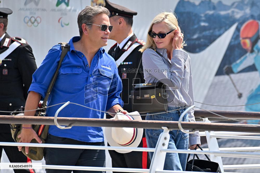 Lachlan Murdoch and Sarah Murdoch At Venice Airport