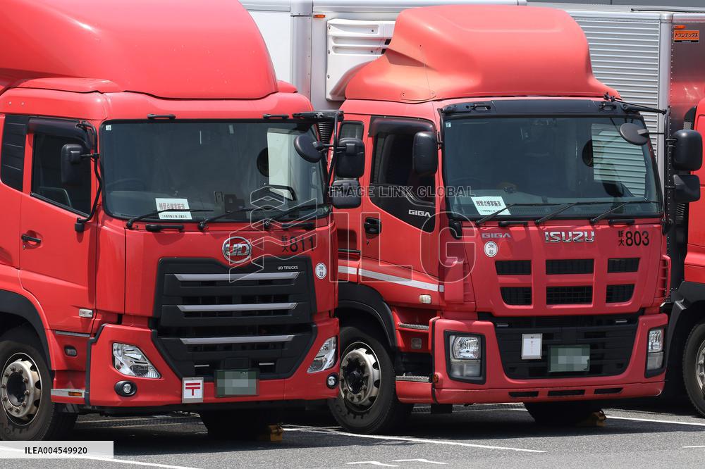 Japan Post truck Image