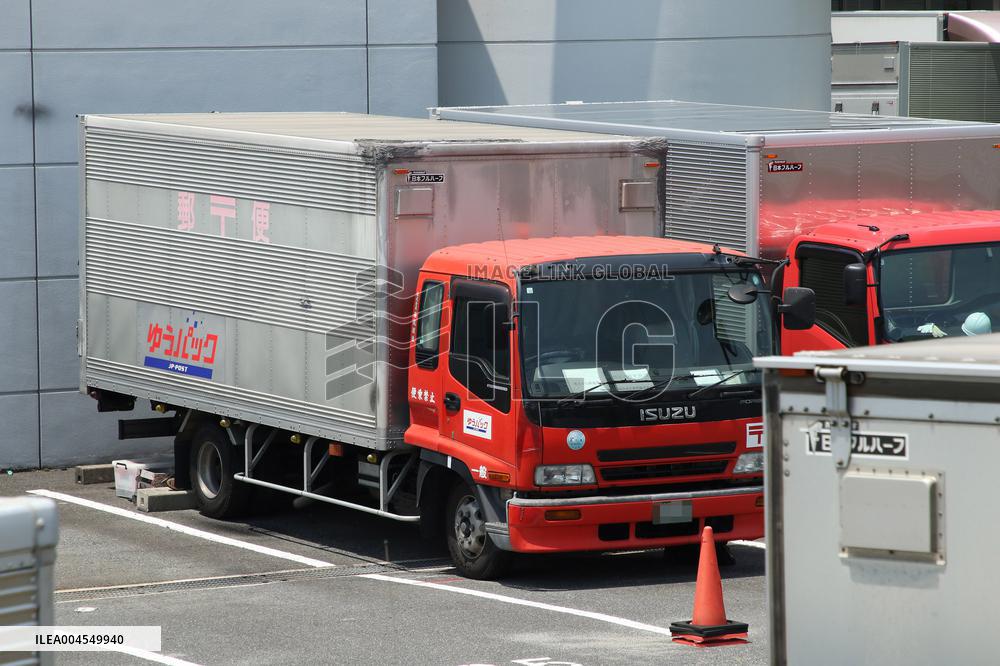 Japan Post truck Image