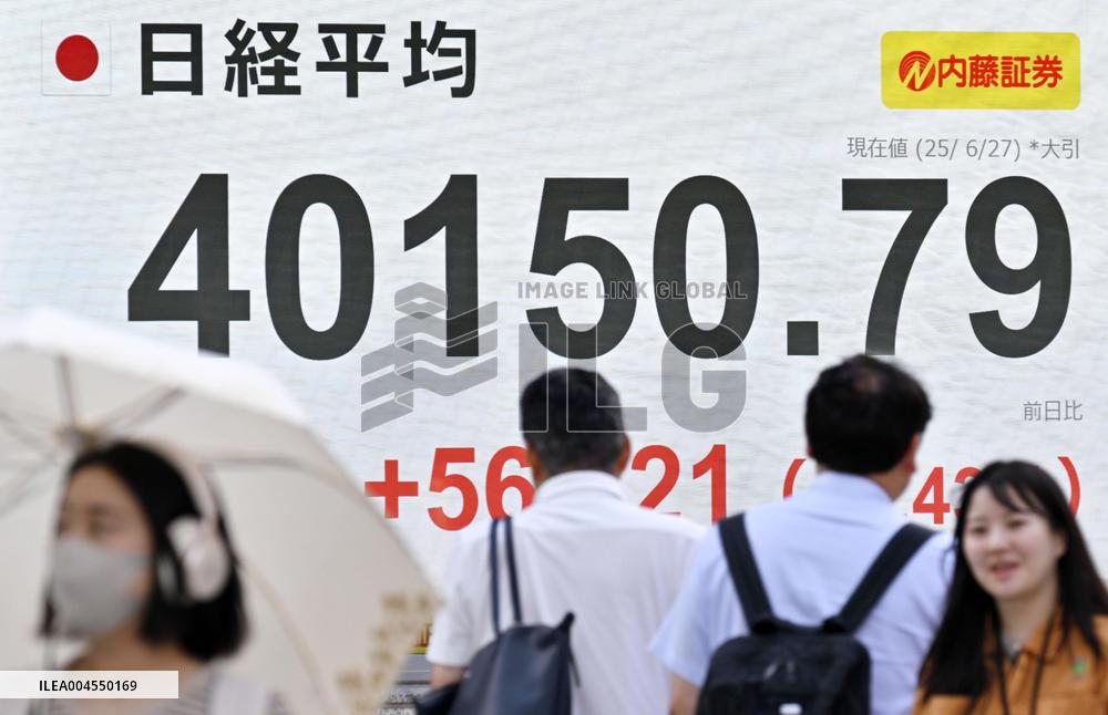 Nikkei ends above 40,000