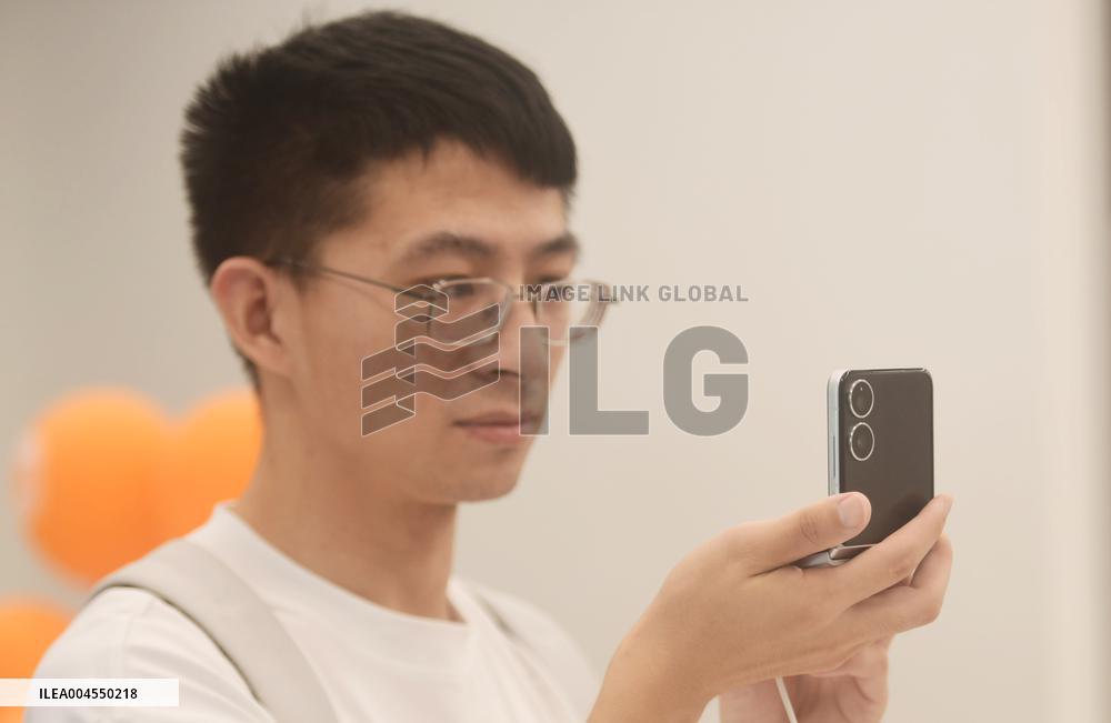 Xiaomi MIX Flip 2 Foldable Phone