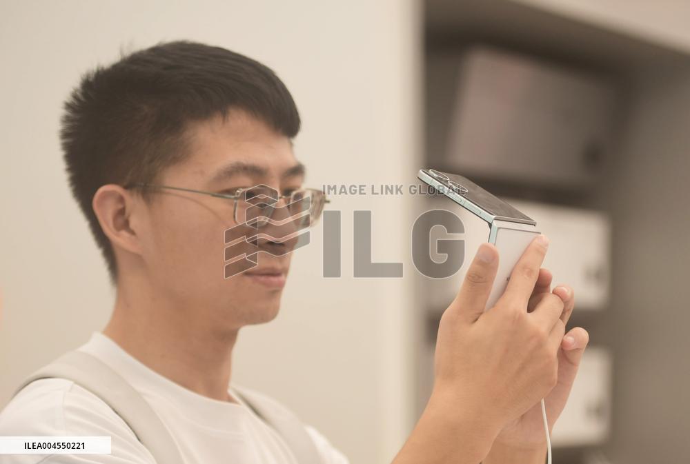 Xiaomi MIX Flip 2 Foldable Phone