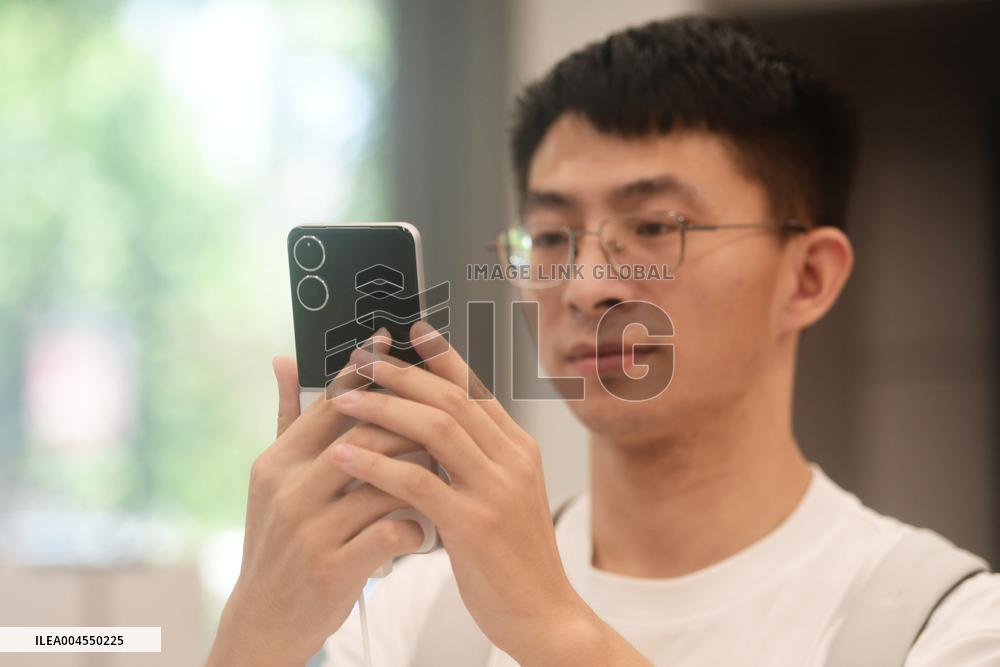 Xiaomi MIX Flip 2 Foldable Phone