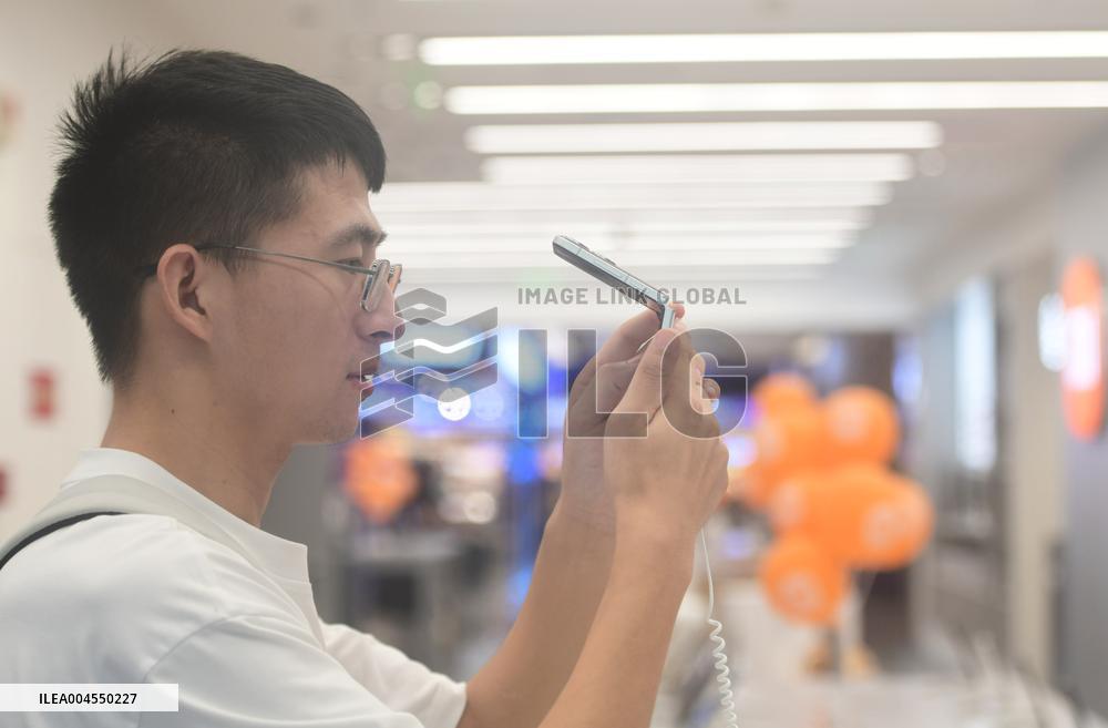 Xiaomi MIX Flip 2 Foldable Phone