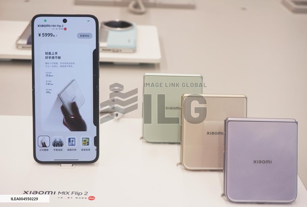 Xiaomi MIX Flip 2 Foldable Phone