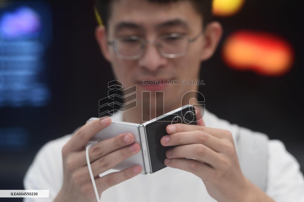 Xiaomi MIX Flip 2 Foldable Phone