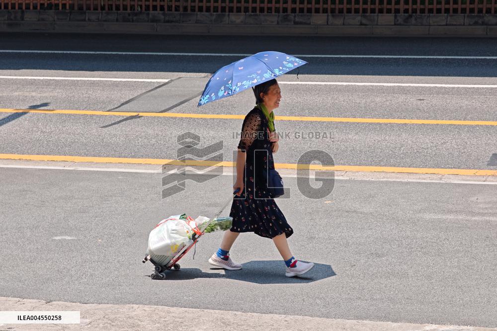 Shanghai Issues Orange High Temperature Alert