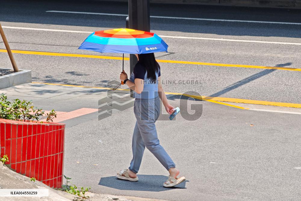 Shanghai Issues Orange High Temperature Alert