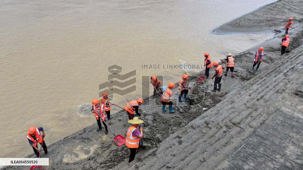 Clearing Silt After Flood in Rong'an