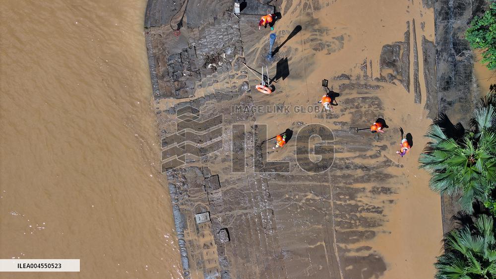 Clearing Silt After Flood in Rong'an