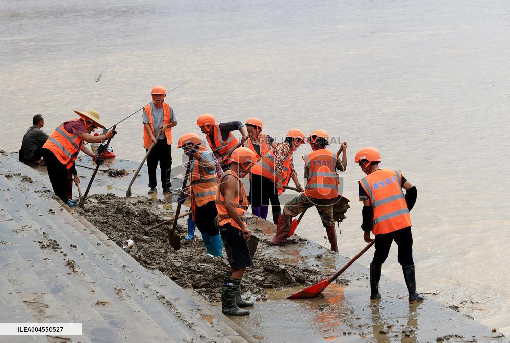 Clearing Silt After Flood in Rong'an