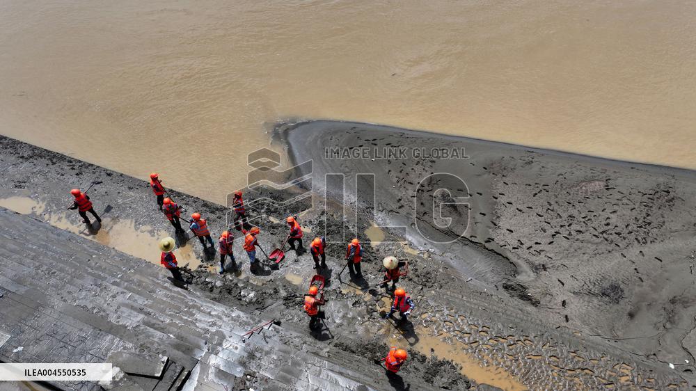 Clearing Silt After Flood in Rong'an