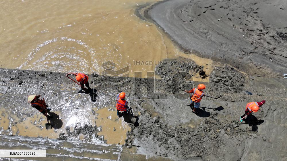 Clearing Silt After Flood in Rong'an