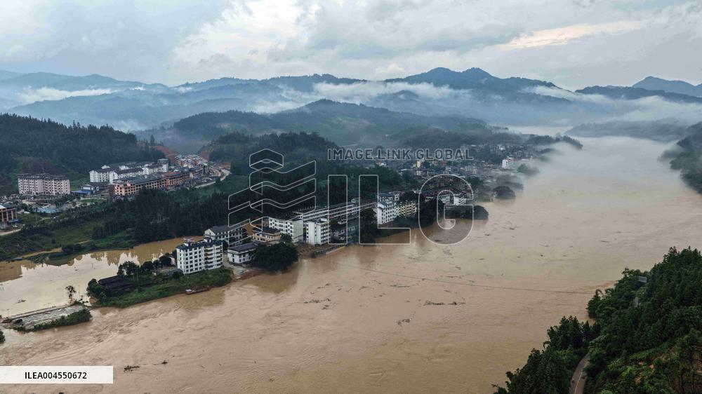 Six Dead, Thousands Displaced as Floods Hit Southwestern China