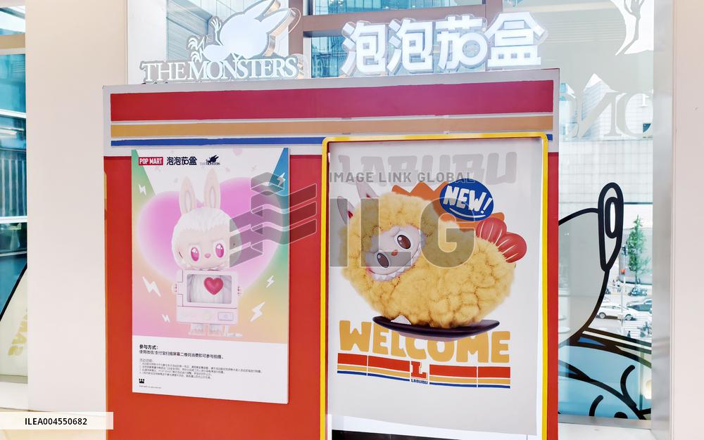 Pop Mart LABUBU Self-service Photo Machine