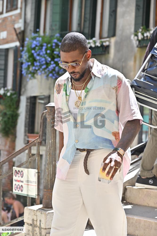 Usher Walking The Streets Of Venice