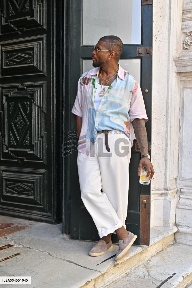 Usher Walking The Streets Of Venice