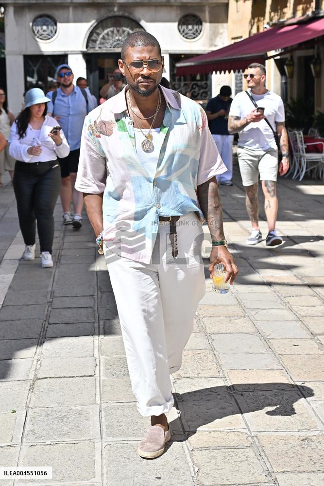 Usher Walking The Streets Of Venice