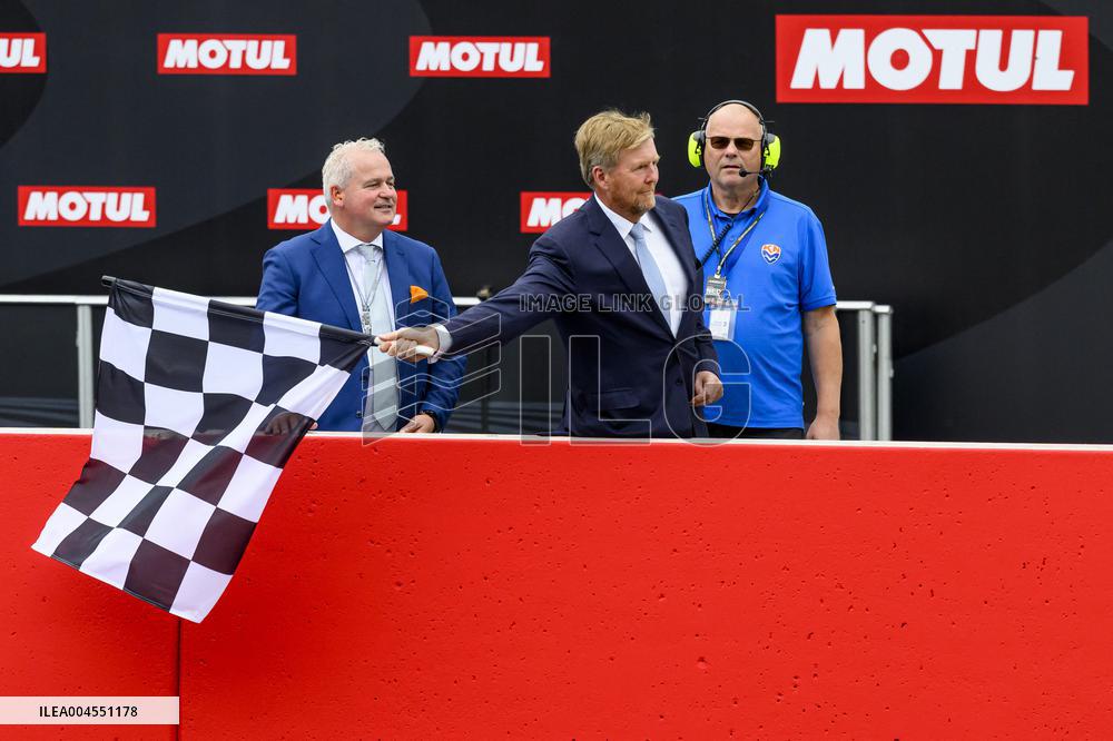 King Visits Training Day of 100-Year-Old TT - Netherlands