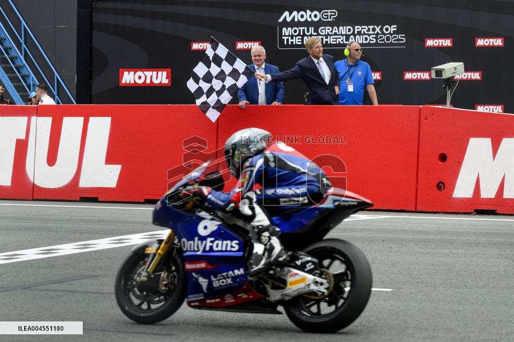 King Visits Training Day of 100-Year-Old TT - Netherlands