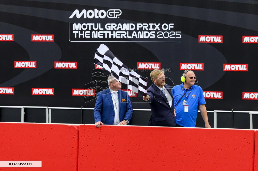 King Visits Training Day of 100-Year-Old TT - Netherlands