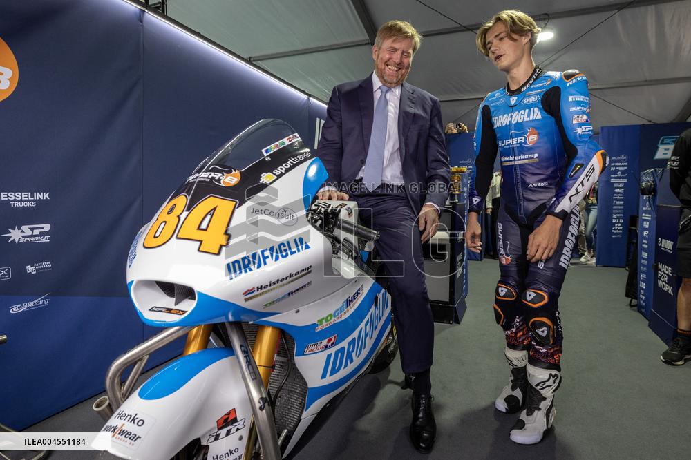 King Visits Training Day of 100-Year-Old TT - Netherlands