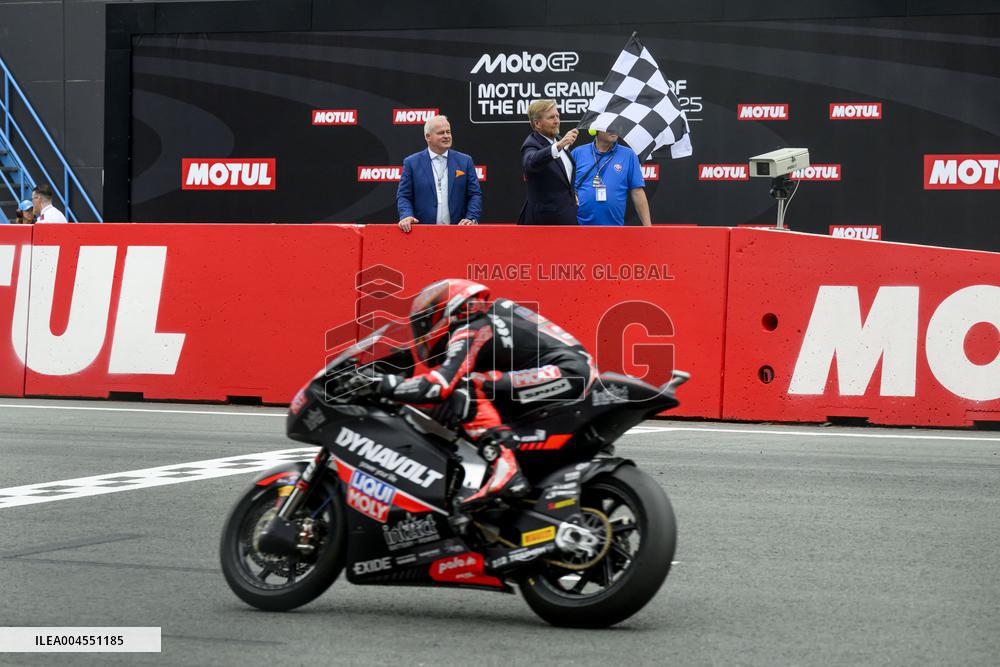 King Visits Training Day of 100-Year-Old TT - Netherlands