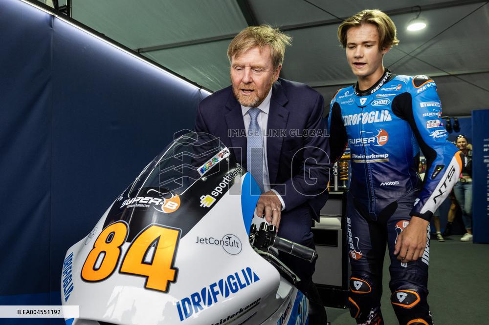 King Visits Training Day of 100-Year-Old TT - Netherlands