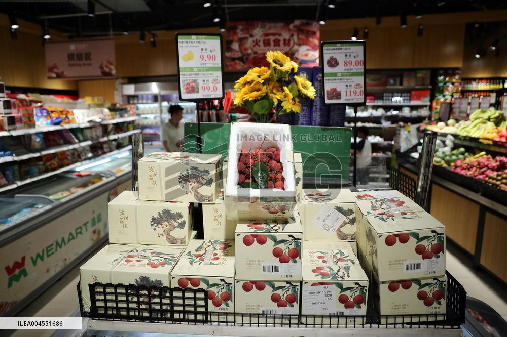 Chinese Lychees Production - China